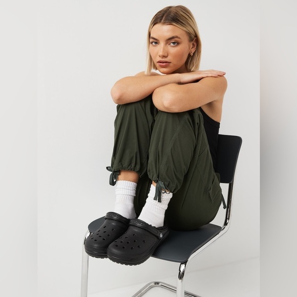 Crocs Unisex Black Classic Dual Lined Clogs/Slip Ons | NEW/NWT!!🖤🔥 - Picture 7 of 16